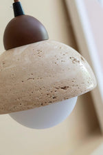 Cargar imagen en el visor de la Galería, Lámpara colgante de madera de travertino con diseño de capullo de flores