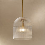 Bild in Gallery-Viewer laden, Bravira gerippte Glas-Pendelleuchte – Messing- und Glas-Pendelleuchte mit Landhausstil