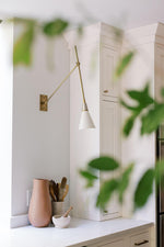 Cargar imagen en el visor de la Galería, Lámpara de pared vintage de metal con brazo oscilante ajustable M23