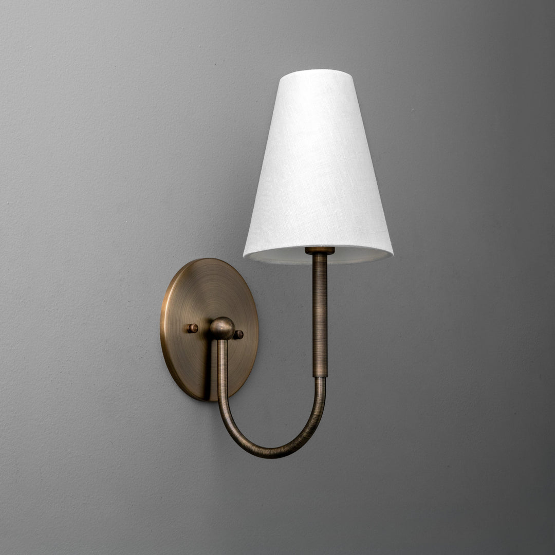 Applique murale traditionnelle Curva Metal Collection - Finition laiton avec abat-jour