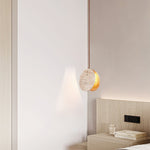 Cargar imagen en el visor de la Galería, Lámpara colgante de travertino con disco texturizado de piedra M04