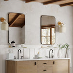 Charger l'image dans la visionneuse de galerie, Applique minimaliste Hanton – Applique vintage en verre laiteux et accents métalliques