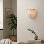 Bild in Gallery-Viewer laden, Velora Gebogene Glas-Wandleuchte - Elegante Skulpturale Leuchte für Schlafzimmer