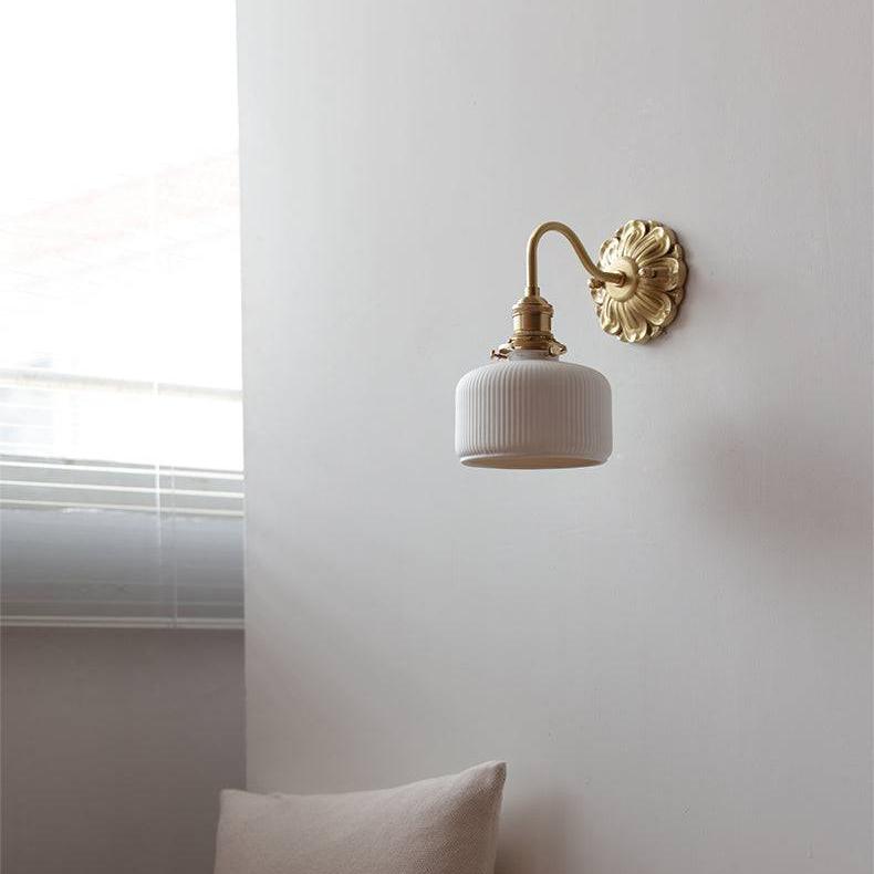 Applique murale en céramique nervurée Curvona avec bras incurvé - Luminaire d'intérieur moderne pour chambre, salon et couloir