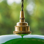 Bild in Gallery-Viewer laden, Close view of brass holder on green glass shade