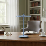 Charger l'image dans la visionneuse de galerie, Lampe de table en métal minimaliste moderne sculpturale Astris pour salon et bureau