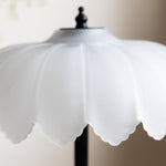 Charger l'image dans la visionneuse de galerie, Lampe de Table Élégante Aridia – Base Métallique Élégante et Abat-Jour en Verre pour Espaces Contemporains