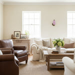 Cargar imagen en el visor de la Galería, Aplique de pared Eloise vintage de vidrio lechoso festoneado: iluminación de acento moderna para baño y dormitorio