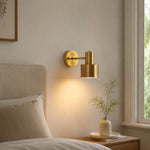 Bild in Gallery-Viewer laden, Brass wall sconce casting warm light in a bedroom