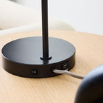 Bild in Gallery-Viewer laden, Brina Contemporary Tischlampe - Glas Schreibtischlampe mit USB-Ladeanschluss