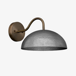 Cargar imagen en el visor de la Galería, Aplique de pared industrial de metal Curva - Brazo curvo de latón - Luminaria de cúpula martillada