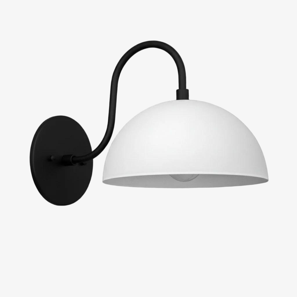 Aplique de pared industrial de metal Curva - Brazo curvo de latón - Luminaria de cúpula martillada