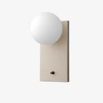 Charger l'image dans la visionneuse de galerie, Applique murale Metio Dome en laiton, style milieu de siècle moderne – Un éclairage polyvalent pour les espaces de vie