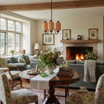 Bild in Gallery-Viewer laden, Eloise Vintage inspiriertes gewelltes Milchglas-Anhänger - modernes Akzentlicht für Küche und Schlafzimmer