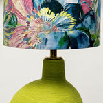Bild in Gallery-Viewer laden, Lamp neck and fabric shade edge detail