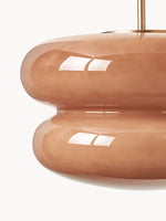 Cargar imagen en el visor de la Galería, Lámpara colgante Coloria Soft-Glow de cristal opalino: una lámpara colgante contemporánea para la sala de estar.