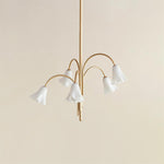 Cargar imagen en el visor de la Galería, Lámpara de araña de cristal floral Bellina – Elegante lámpara colgante de cristal con forma de flor para comedores y salas de estar