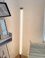 Bild in Gallery-Viewer laden, Industrieller Stil Minimalistische Glas Stehlampe M29