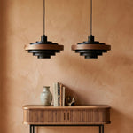 Charger l'image dans la visionneuse de galerie, Suspension contemporaine à étages Layervelle – Lampe suspendue sculpturale en bois et métal pour salon