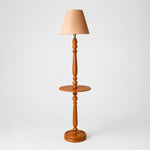 Bild in Gallery-Viewer laden, Vintage-Stehlampe aus Massivholz mit optionalem Beistelltisch