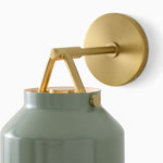 Charger l'image dans la visionneuse de galerie, Applique murale minimaliste Hanton – Applique en verre lait vintage avec accent en métal