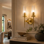 Bild in Gallery-Viewer laden, Double-head ribbed glass wall light in use