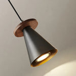 Cargar imagen en el visor de la Galería, Black cone pendant light with walnut wood accent close-up