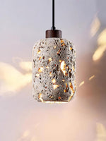 Cargar imagen en el visor de la Galería, Lámpara colgante recortada de travertino en forma de barril