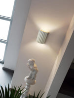 Cargar imagen en el visor de la Galería, Lámpara de pared moderna de resina acanalada