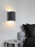 Cargar imagen en el visor de la Galería, Lámpara de pared moderna de resina acanalada