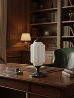 Charger l'image dans la visionneuse de galerie, Lampe de table Eloise en verre vintage