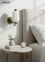 Bild in Gallery-Viewer laden, Vintage Milchglas Wandleuchte Nachttisch Flur Eloise Wandleuchte