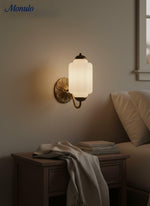 Bild in Gallery-Viewer laden, Vintage Milchglas Wandleuchte Nachttisch Flur Eloise Wandleuchte