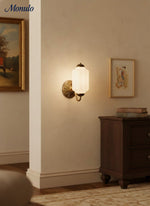 Bild in Gallery-Viewer laden, Vintage Milchglas Wandleuchte Nachttisch Flur Eloise Wandleuchte