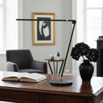 Charger l'image dans la visionneuse de galerie, Lampe de Bureau Minimaliste Baluxis – Forme Linéaire Épurée Lampe LED de Table pour Espace de Travail