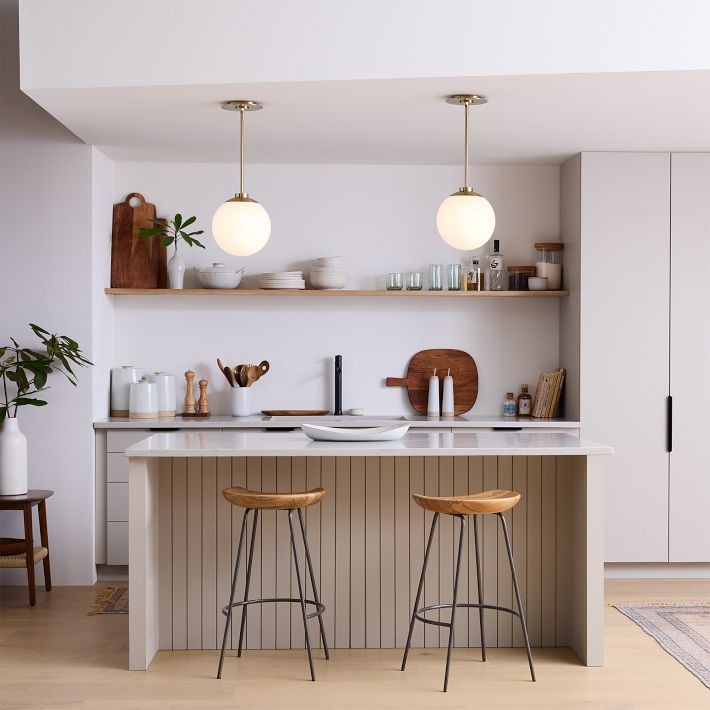 Lámpara colgante Rivolence Globe: elegante iluminación de latón