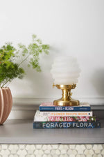 Cargar imagen en el visor de la Galería, Lámpara de mesa decorativa Capigia - Iluminación decorativa de vidrio y metal
