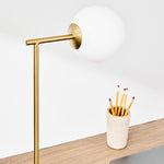 Cargar imagen en el visor de la Galería, Lámpara de mesa USB de cristal Brina: moderna lámpara de noche con estilo
