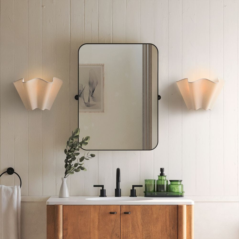 Aplique de pared festoneado Oslan - Pantalla clásica de lino con acento moderno
