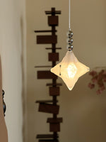 Cargar imagen en el visor de la Galería, Lámpara colgante Art Déco Star de cristal esmerilado con estilo geométrico - Astris Elara 
