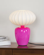 Bild in der Galerieansicht laden, Baiser Tischlampe
