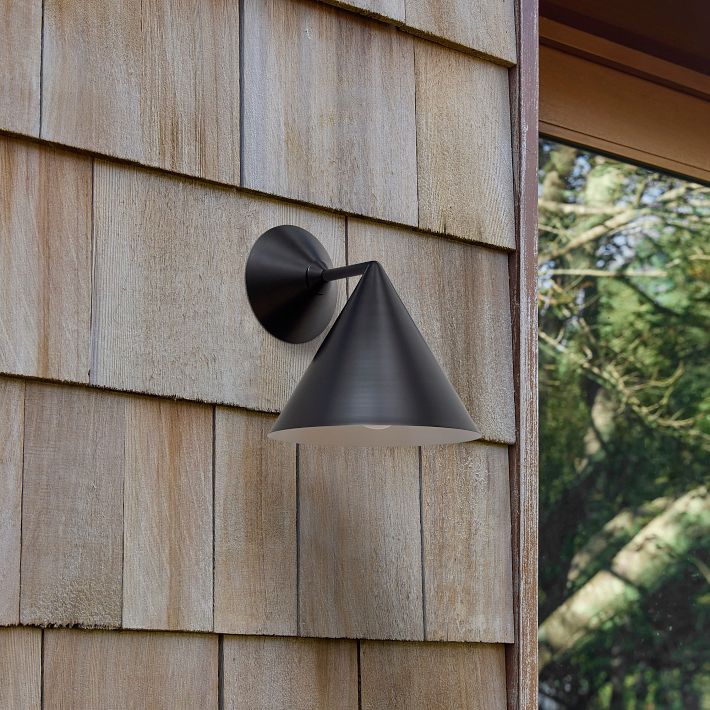 Aplique de pared cónico de metal Brivana: aplique de pared moderno para exteriores con pantalla cónica