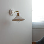 Cargar imagen en el visor de la Galería, Lámpara de pared vintage de cerámica japonesa de latón con una luz
