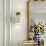 Charger l'image dans la visionneuse de galerie, Applique murale minimaliste Hanton – Applique en verre lait vintage avec accent en métal