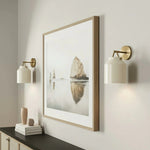 Charger l'image dans la visionneuse de galerie, Applique murale minimaliste Hanton – Applique en verre lait vintage avec accent en métal