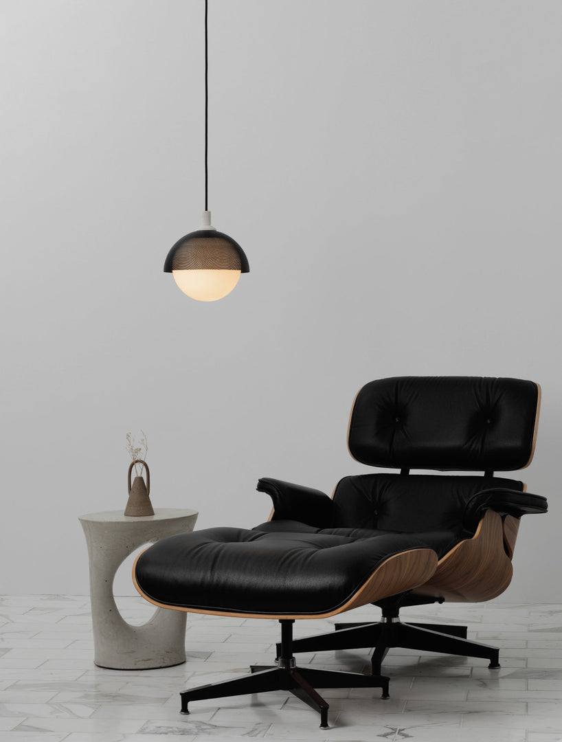 Lampe suspendue perforée en forme de dôme