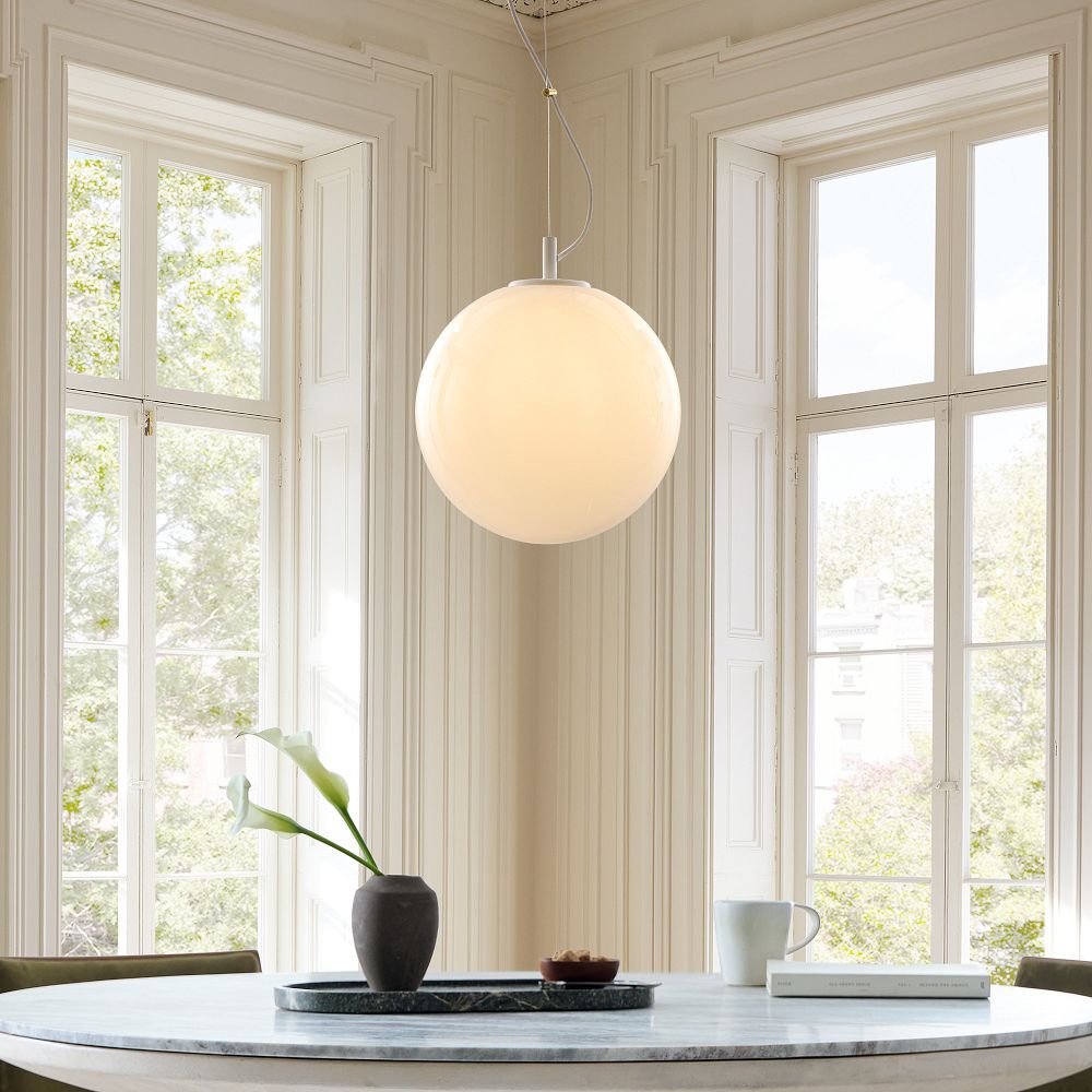 Lámpara colgante minimalista de cristal Lumivelle: diseño regulable en altura