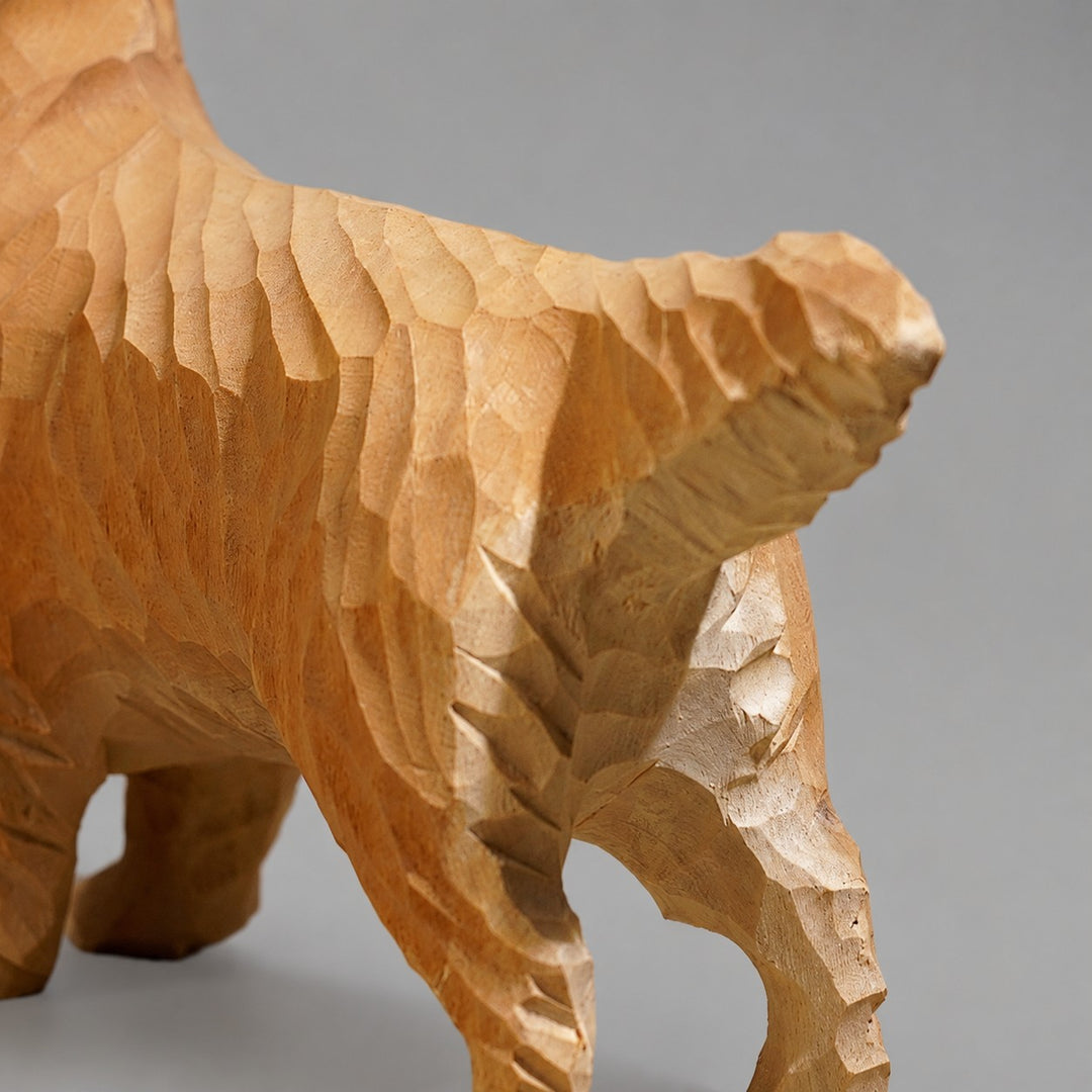 Carved fur and raised tail detail