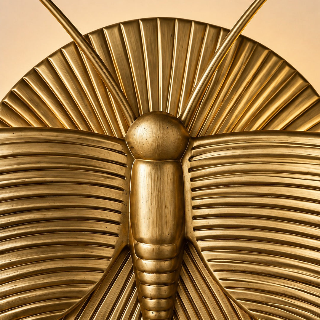 Close view of the moth head, antennae and segmented body