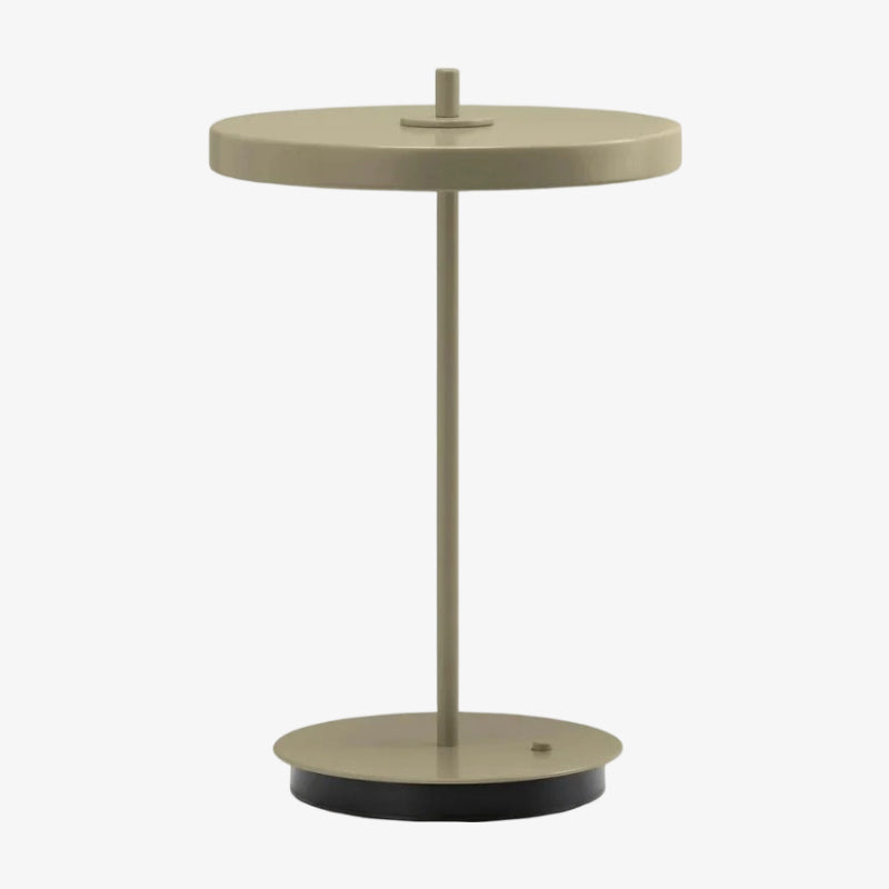 Lampe de table en métal minimaliste moderne sculpturale Astris pour salon et bureau